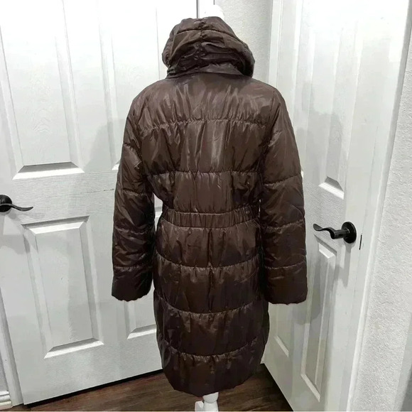H&M brown, knee length, puffer coat, vintage feel with attached belt and pockets - Picture 6 of 12
